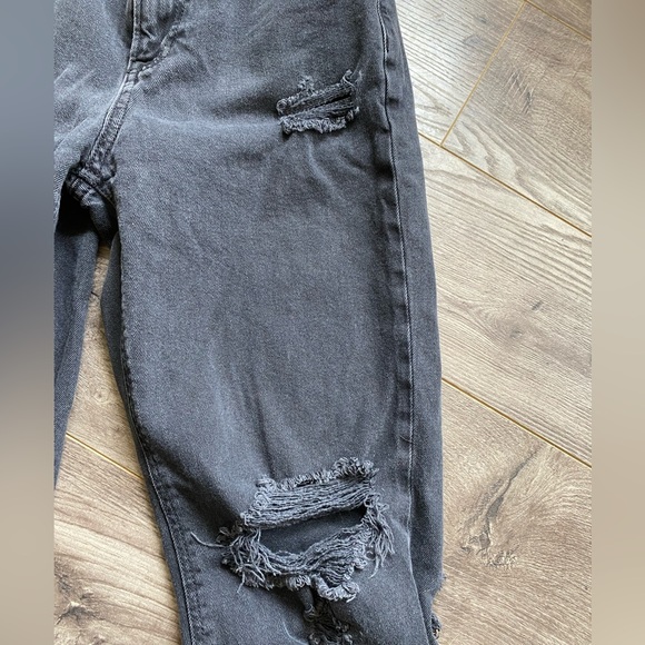 American Eagle super distressed high rise black cropped mom jeans - Picture 3 of 16